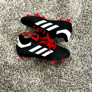 Size 1.5 kids adidas soccer cleats!